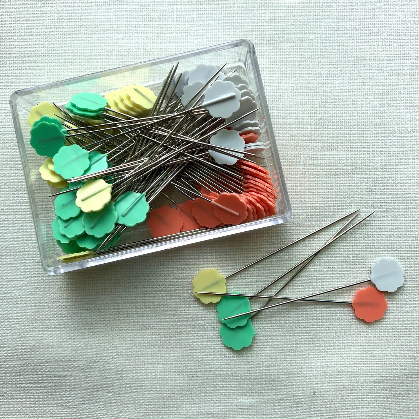 Clover Flower Head Pins, Boxed, 100 pins / Pkg