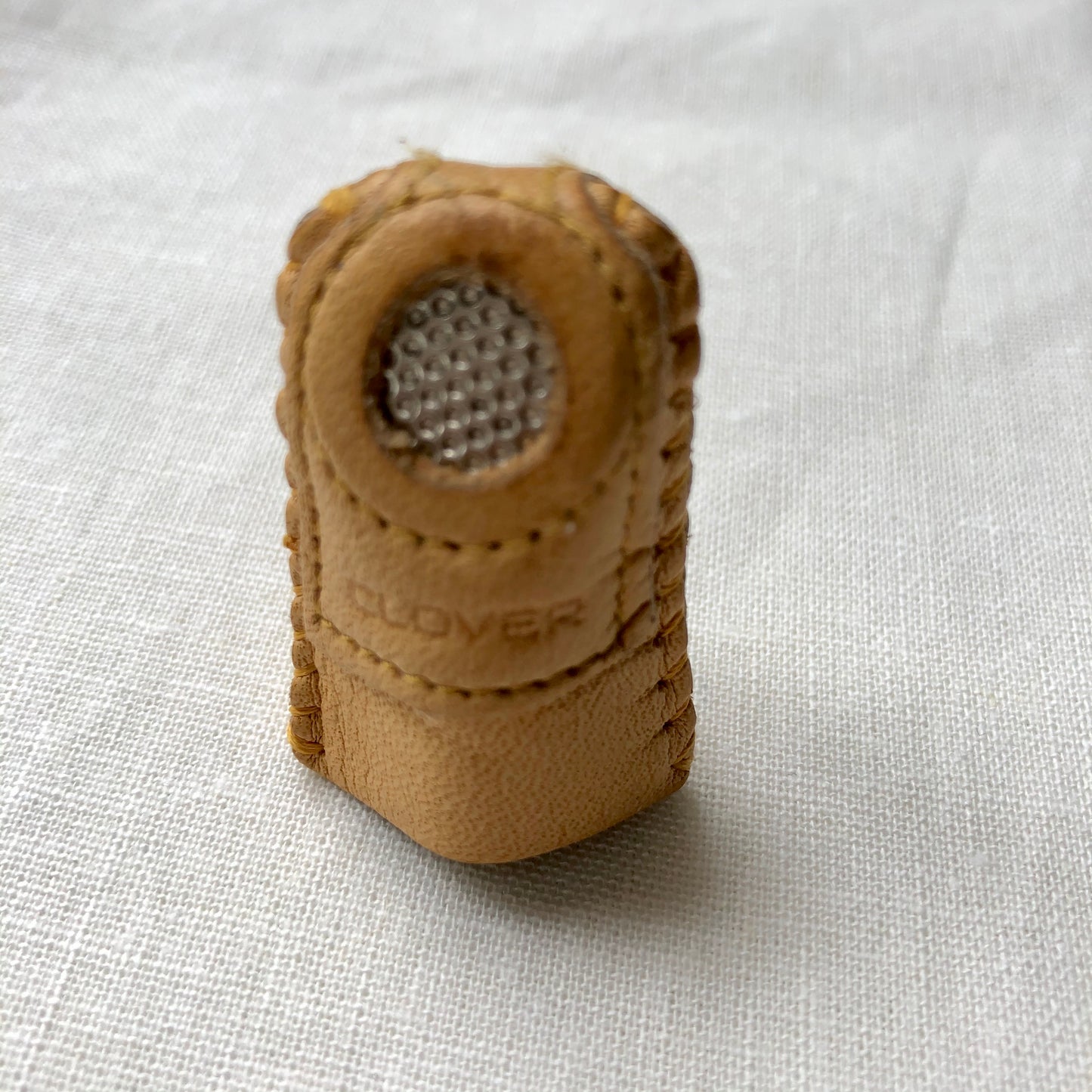 Clover Leather Coin Thimble, One Size No. 6014