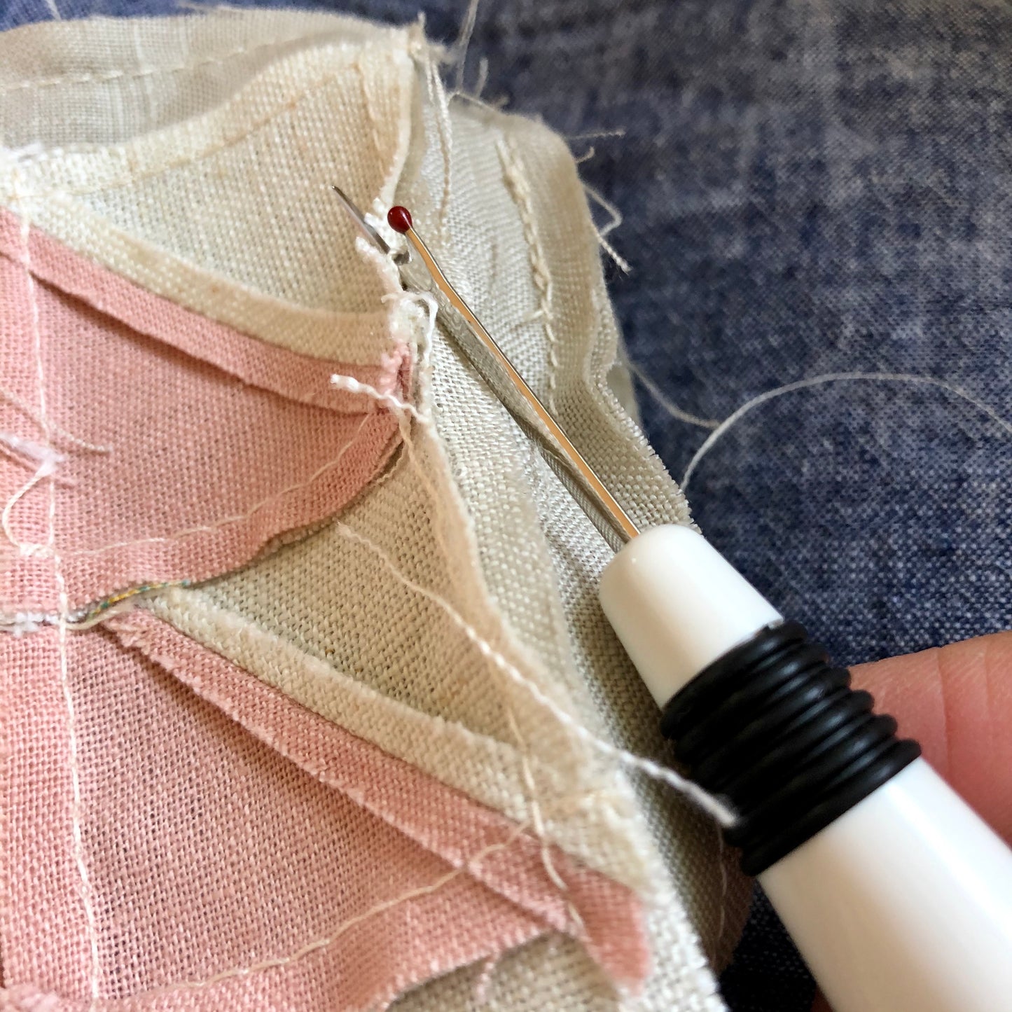 Clover Seam Ripper 482 in White