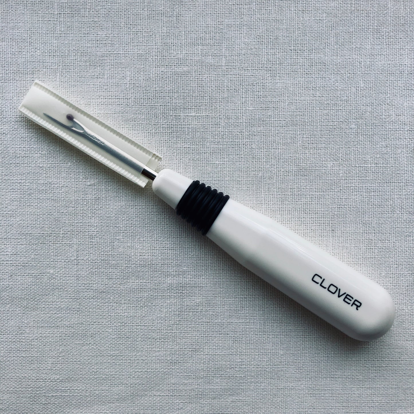 Clover Seam Ripper 482 in White